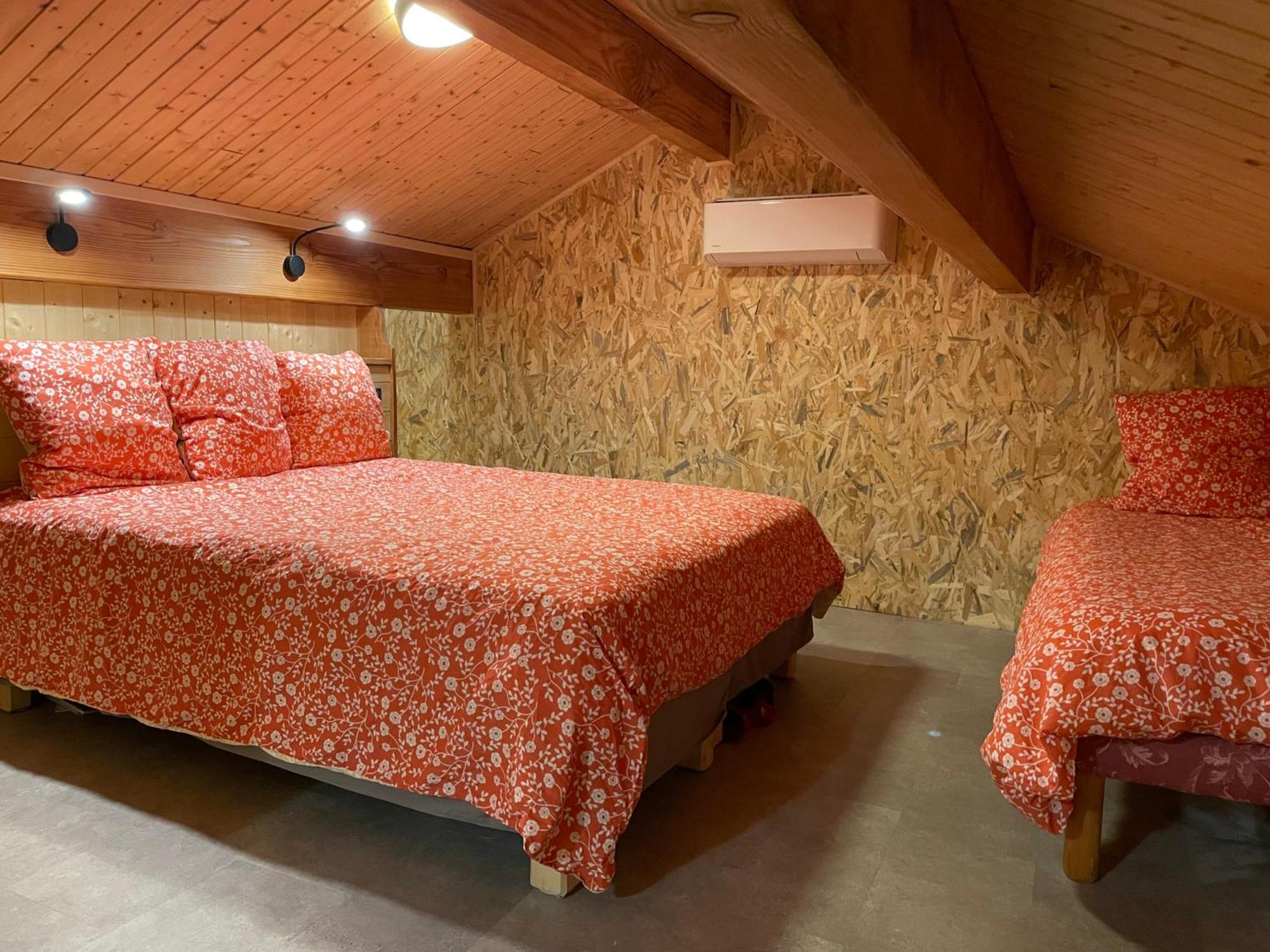 Bed and Breakfast La Ferme De Montard Montmorot Екстер'єр фото